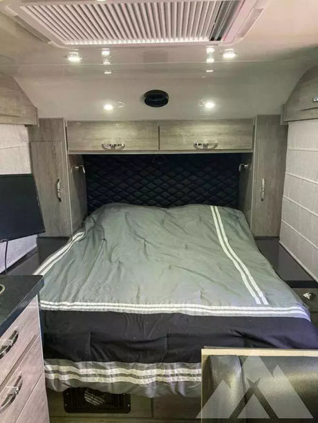 2021 Black Series HQ17 Off Road Caravan — used overland trailer for sale in Butte, MT (photo 4)