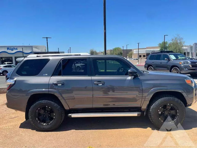 2021 Toyota Land Cruiser — photo 2