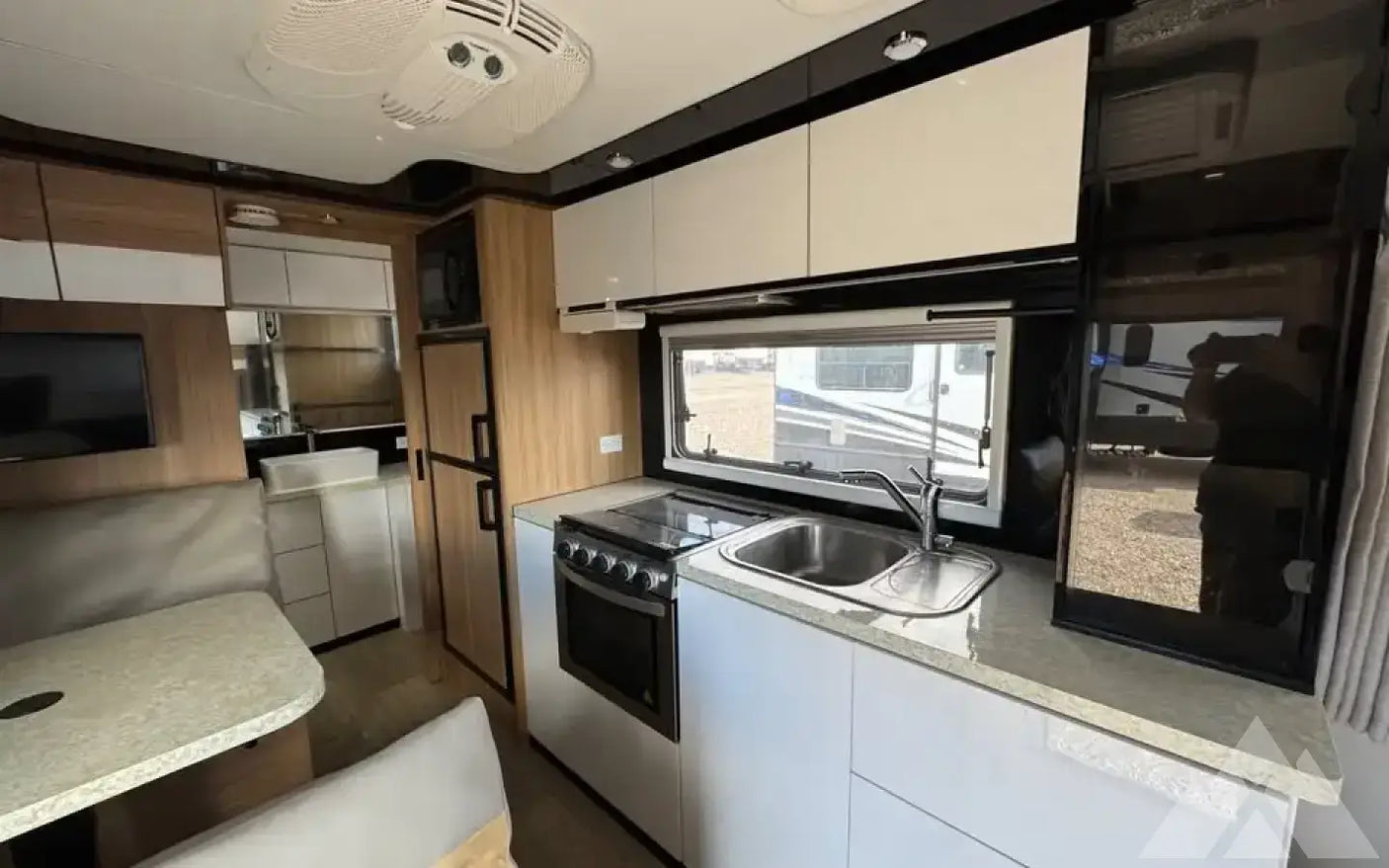 2022 Black Series 19hq - rugged, off grid trailer! — used overland trailer for sale in Idaho Falls, ID (photo 7)