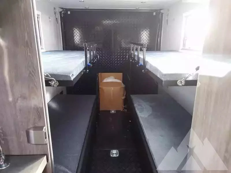 2022 BLACK SERIES hq19t quad bunk toy hauler — used overland trailer for sale in Great Falls, MT (photo 4) — photo 4