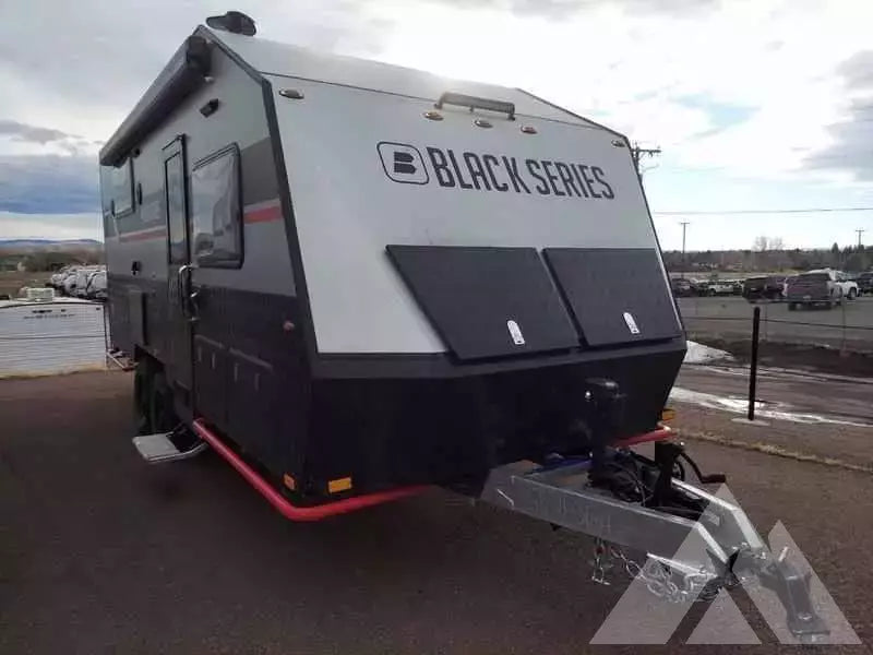 2022 BLACK SERIES hq19t quad bunk toy hauler — used overland trailer for sale in Great Falls, MT (photo 2) — photo 2