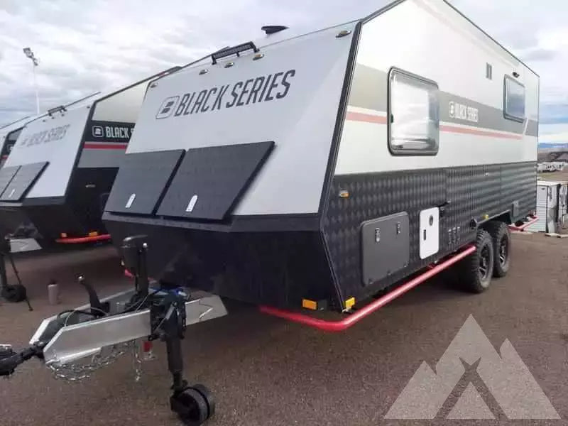 2022 BLACK SERIES hq19t quad bunk toy hauler — used overland trailer for sale in Great Falls, MT — photo 1