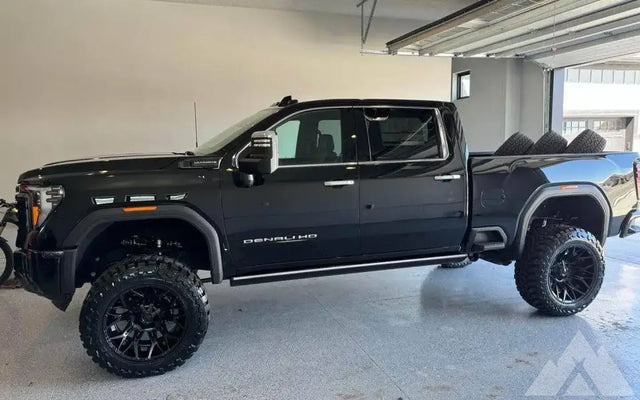 2024 GMC 3500 Pickup — photo 2