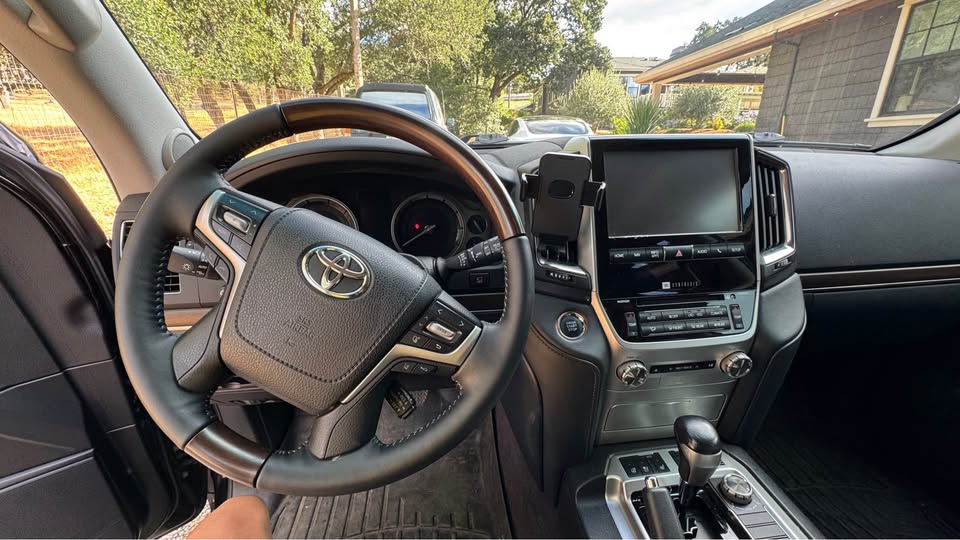 2016 Toyota Landcruiser · Sport Utility 4D in Santa Rosa, CA (photo 11) — photo 11