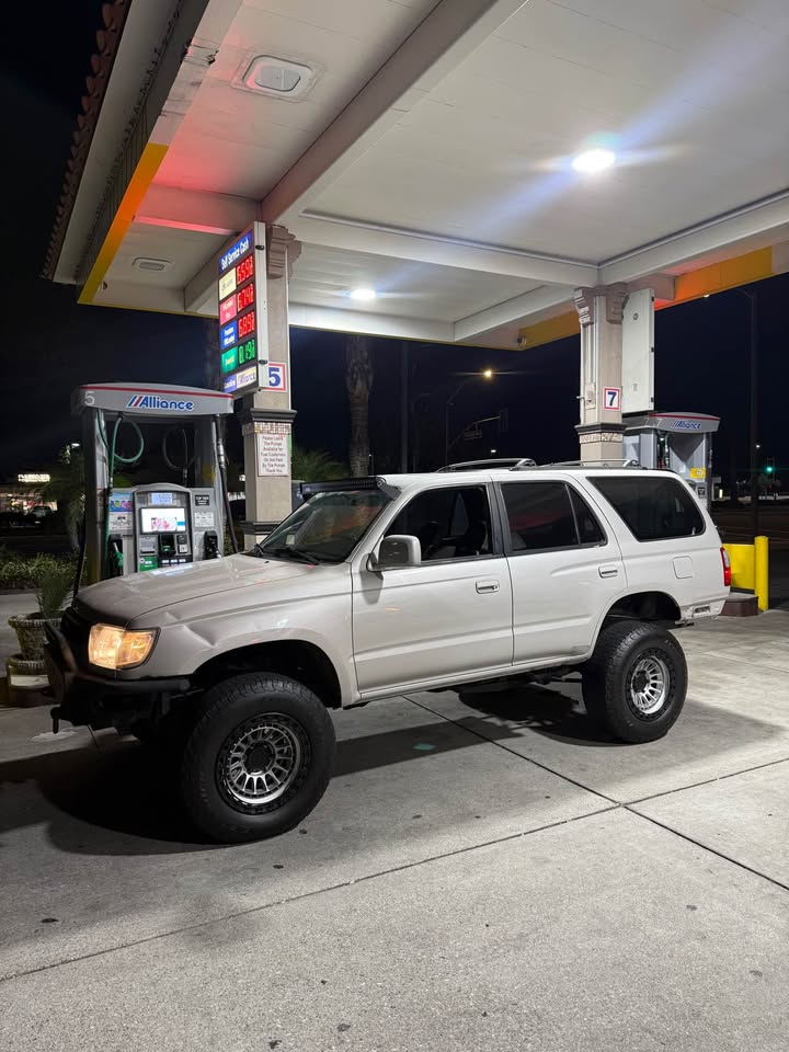 1998 Toyota 4Runner · TRD Off-Road Sport Utility 4D in Woodland Hills, CA (photo 2) — photo 2