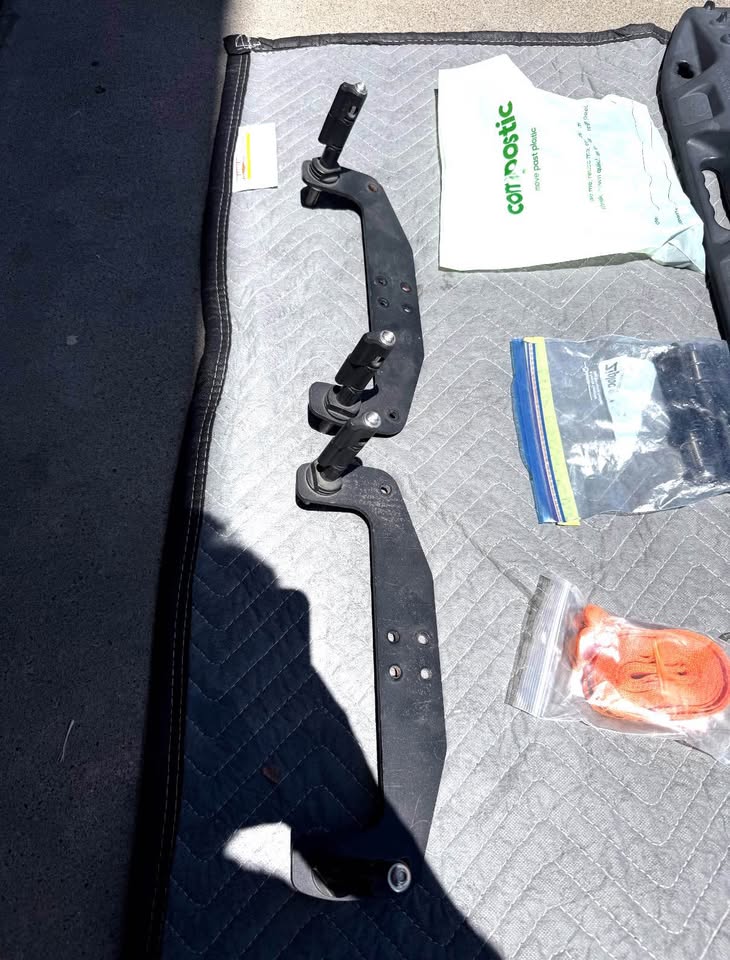 Maxtrax MKII Recovery Boards + Prinsu Mounts + Maxtrax Pins in South Gate, CA (photo 2) — photo 2