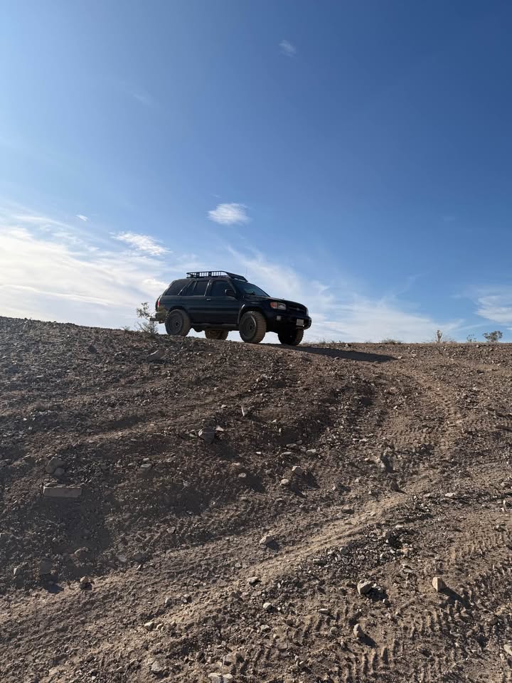 2001 Nissan Pathfinder · SE Off-Road Sport Utility 4D in South Gate, CA (photo 2) — photo 2