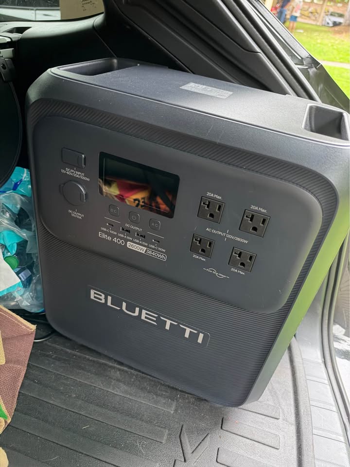 BLUETTI Elite 400 Portable Power Station in Redmond, WA (photo 2) — photo 2