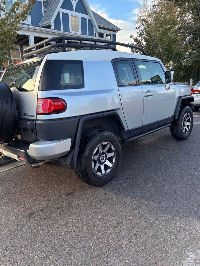2008 Toyota FJ Cruiser — photo 2