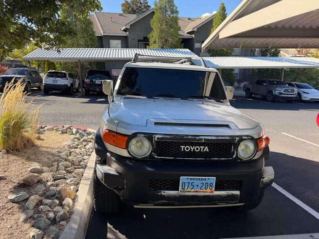 2008 Toyota FJ Cruiser — photo 2