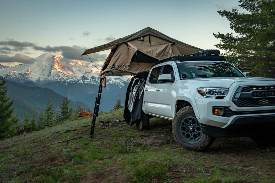Overland vehicle systems TMBK 3 roof top tent with adjustable bed rack in Bellevue, WA (photo 2) — photo 2