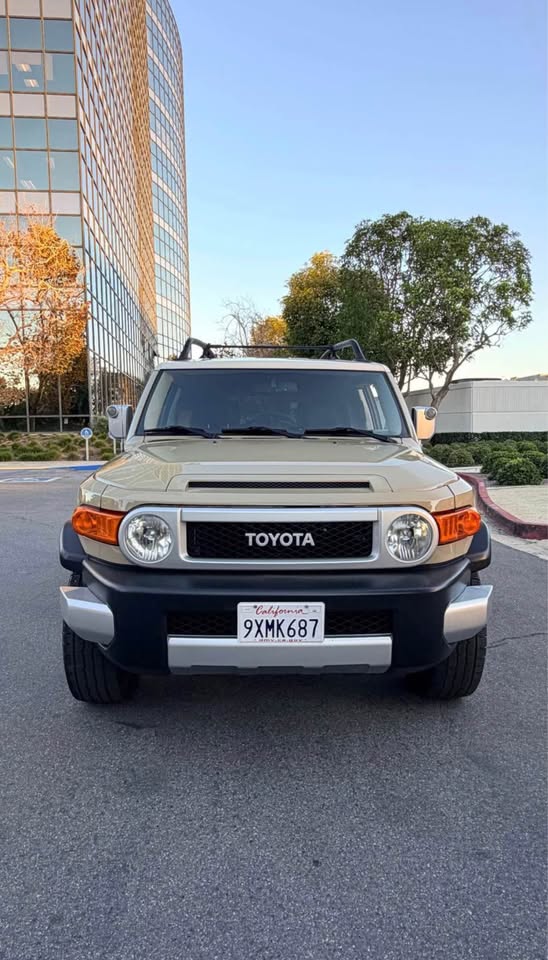 2012 Toyota FJ Cruiser · Sport Utility 2D — photo 2