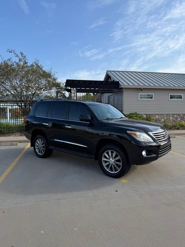 2011 Lexus LX · LX 570 Sport Utility 4D — photo 2