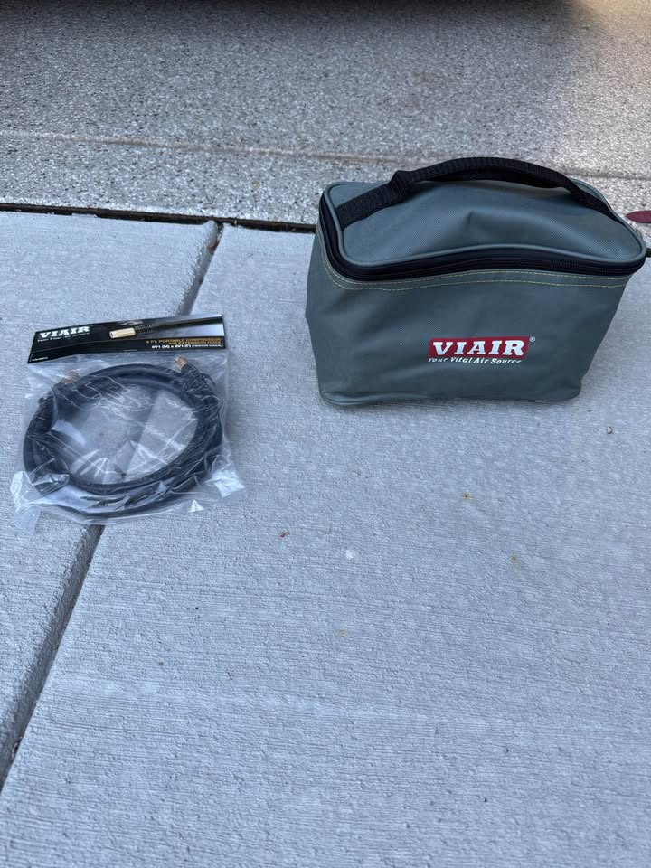 VIAIR Every Vehicle Carry 88P Digital Portable Compressor - Battery Clamps + 6ft extension hose in Castle Rock, CO (photo 2) — photo 2