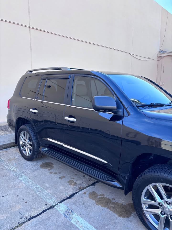 2010 Lexus LX · LX 570 Sport Utility 4D in Houston, TX (photo 2) — photo 2