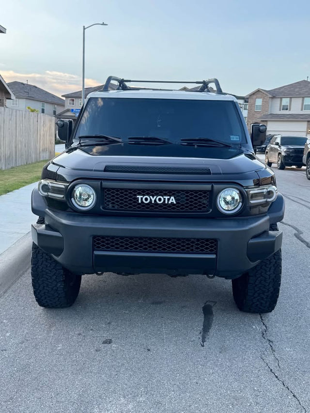 2011 Toyota FJ Cruiser — photo 2