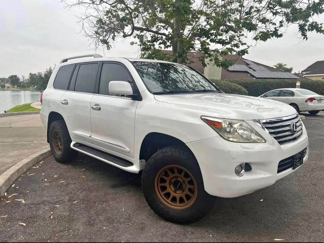 2009 Lexus LX · LX 570 Sport Utility 4D — photo 2