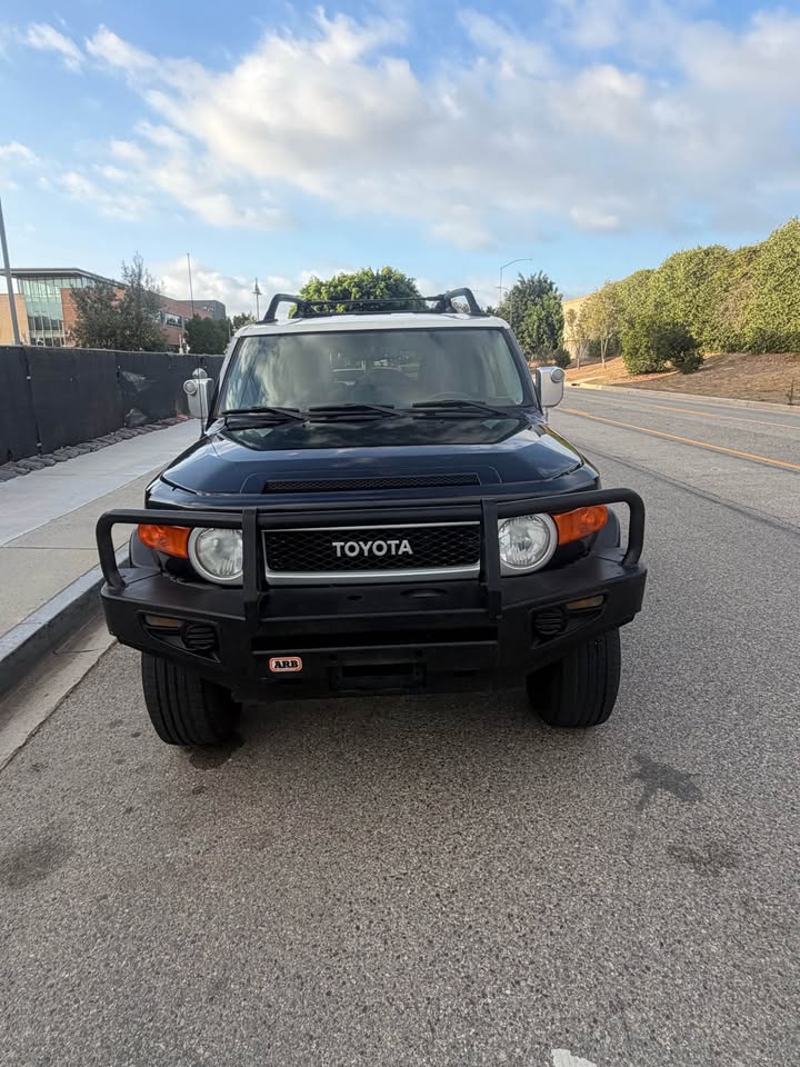 2010 Toyota FJ Cruiser · Sport Utility 2D in Wilmington, CA (photo 2) — photo 2