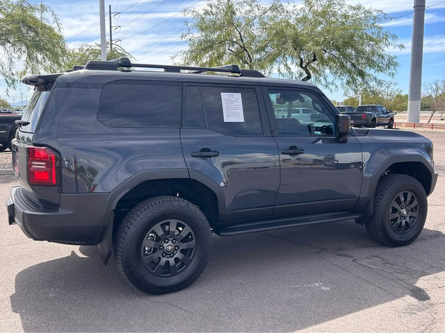 2025 Toyota Landcruiser — photo 2
