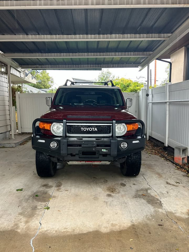 2011 Toyota FJ Cruiser — photo 2
