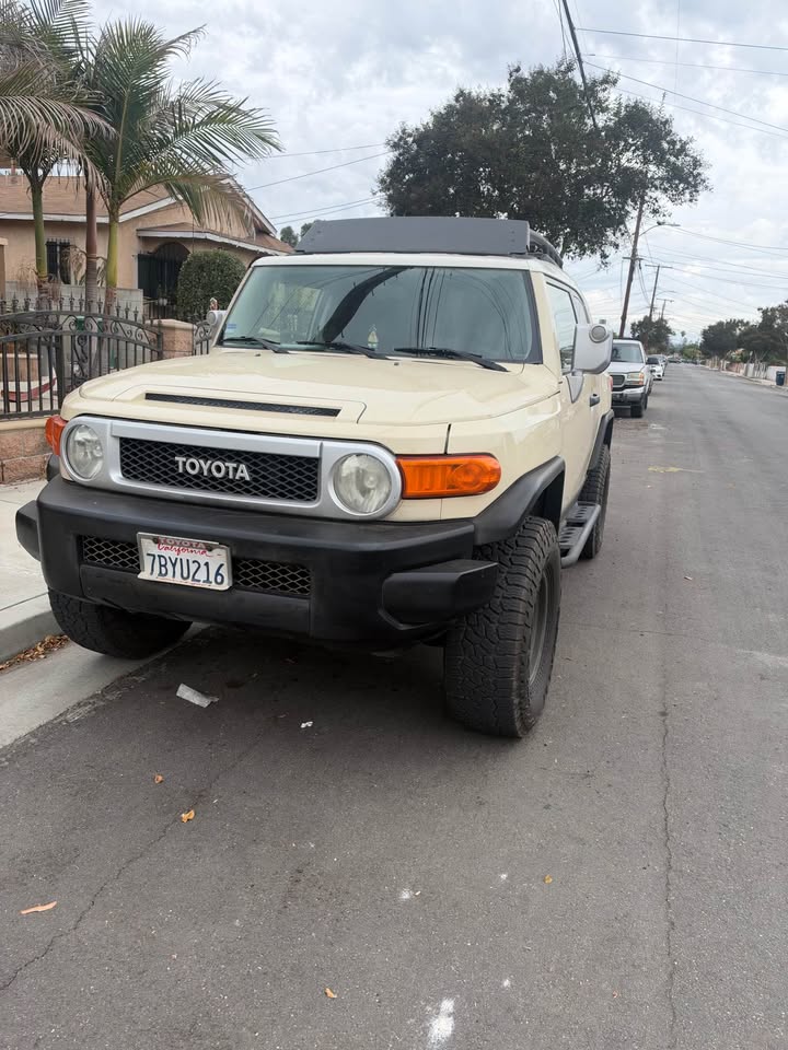 2008 Toyota FJ Cruiser · Sport Utility 2D in Santa Monica, CA (photo 2) — photo 2