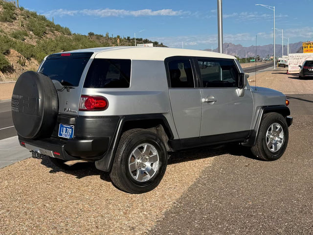2007 Toyota FJ Cruiser · Sport Utility 2D — photo 2