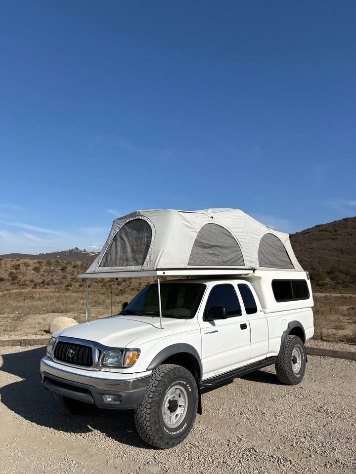 Flip-pac FRP Camper Shell Toyota Tacoma in Carlsbad, CA (photo 2) — photo 2