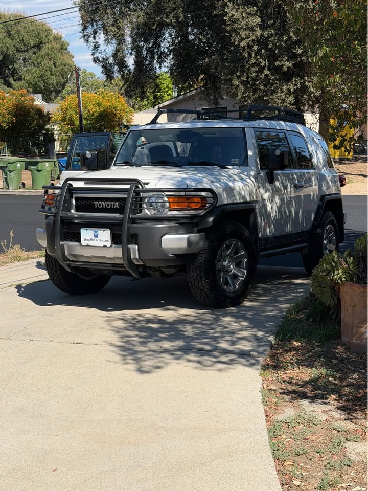 2014 Toyota FJ Cruiser · 4x4 5 speed Auto in Sun Valley, CA (photo 2) — photo 2