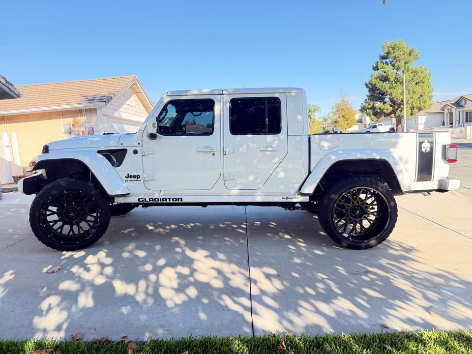 2022 Jeep Gladiator Overland 4x4 in Menifee, CA (photo 2) — photo 2