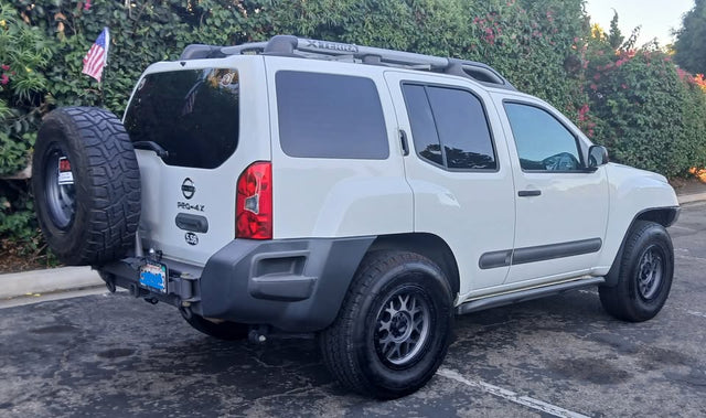 2014 Nissan Xterra 4x4 — photo 2