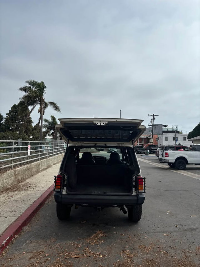 2000 Jeep Cherokee · Sport 4D — photo 2