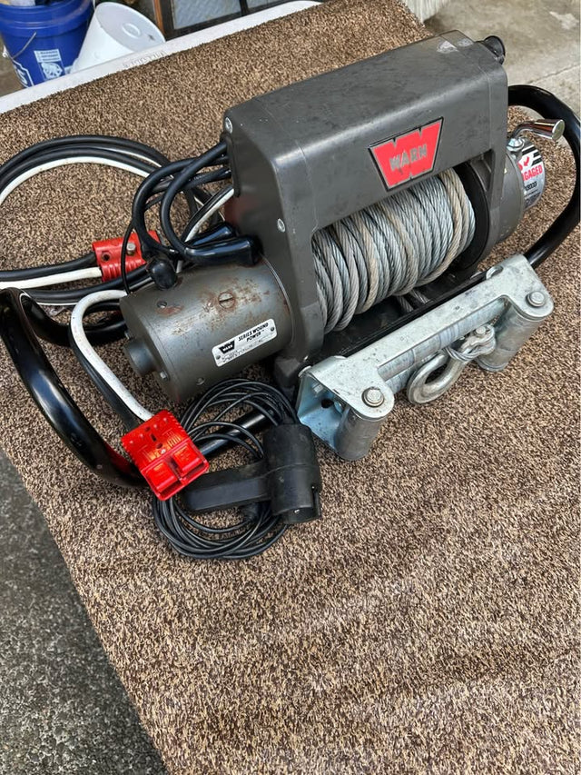 Warn Winch x8000i on Receiver Mount — photo 2