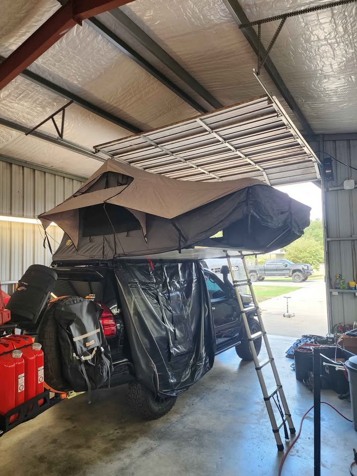 Smittybilt xl gen 2 rooftop tent in Inez, TX (photo 2) — photo 2