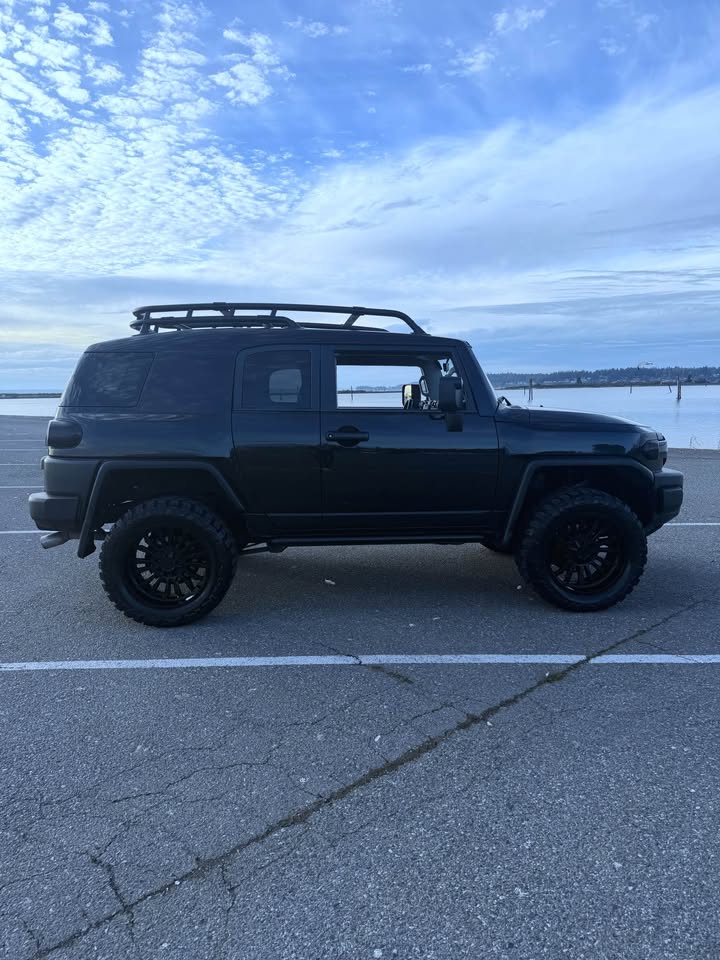 2007 Toyota FJ Cruiser in Everett, WA (photo 2) — photo 2
