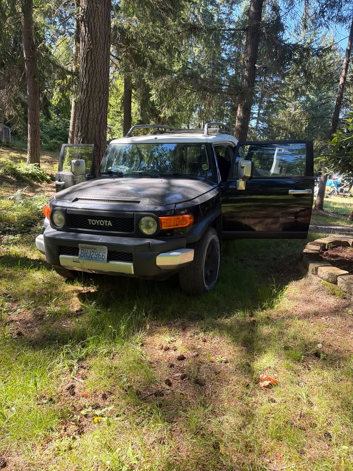 2007 Toyota FJ Cruiser in Maple Valley, WA (photo 2) — photo 2