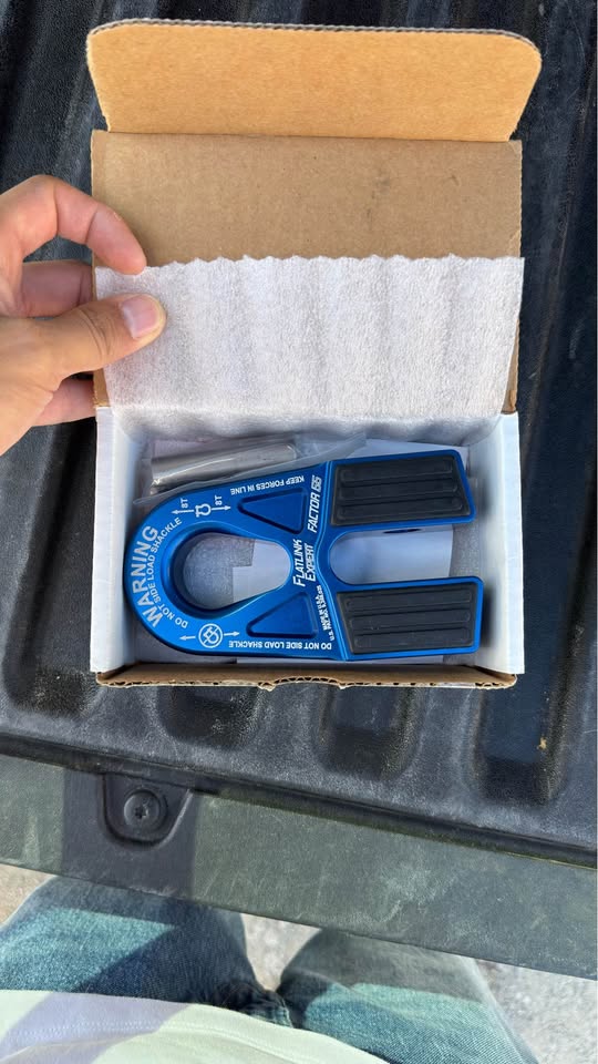 Factor 55 FlatLink Expert Foldable Winch Shackle Mount in Gilroy, CA (photo 2) — photo 2