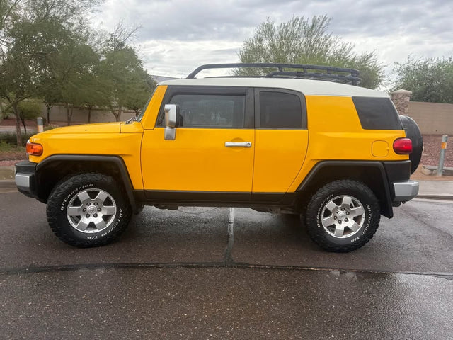 2010 Toyota FJ Cruiser — photo 2