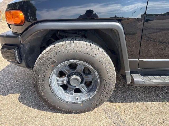 2014 Toyota FJ Cruiser — photo 2