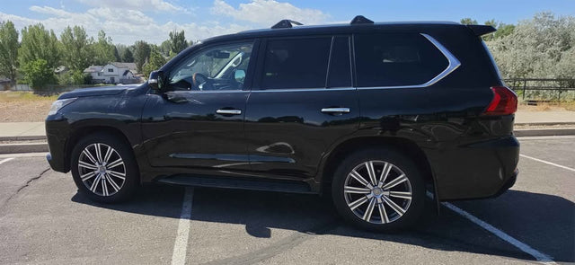 2017 Lexus LX 570 — photo 2