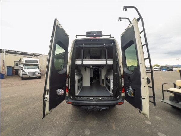 2023 Winnebago REVEL BMB44E — photo 2