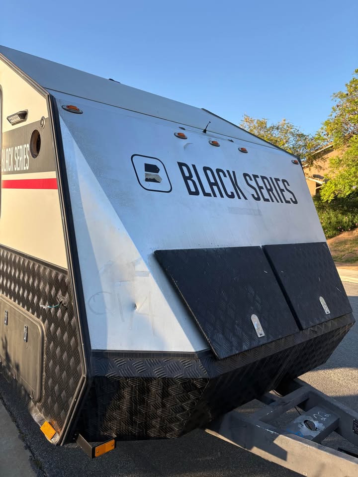 Black Series Camper HQ17 in Poway, CA (photo 7) — photo 7