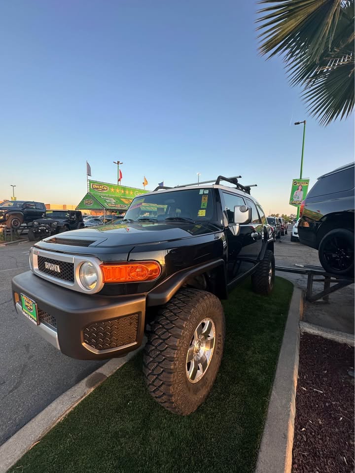2008 Toyota FJ Cruiser — photo 2