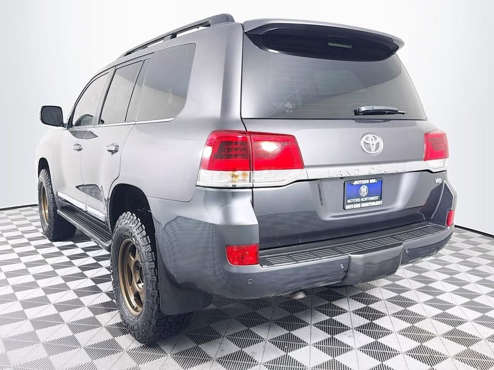 2016 Toyota land cruiser v8 in Tacoma, WA (photo 10) — photo 10