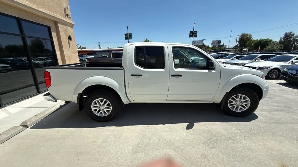 2018 Nissan Frontier Crew Cab SV Pickup 4D 5 ft in Fresno, CA (photo 9) — photo 9