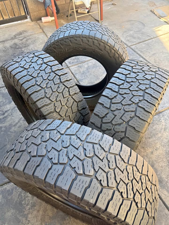 LT285/70/R17 FALKEN WILDPEAK A/T in Phoenix, AZ (photo 1) — photo 1