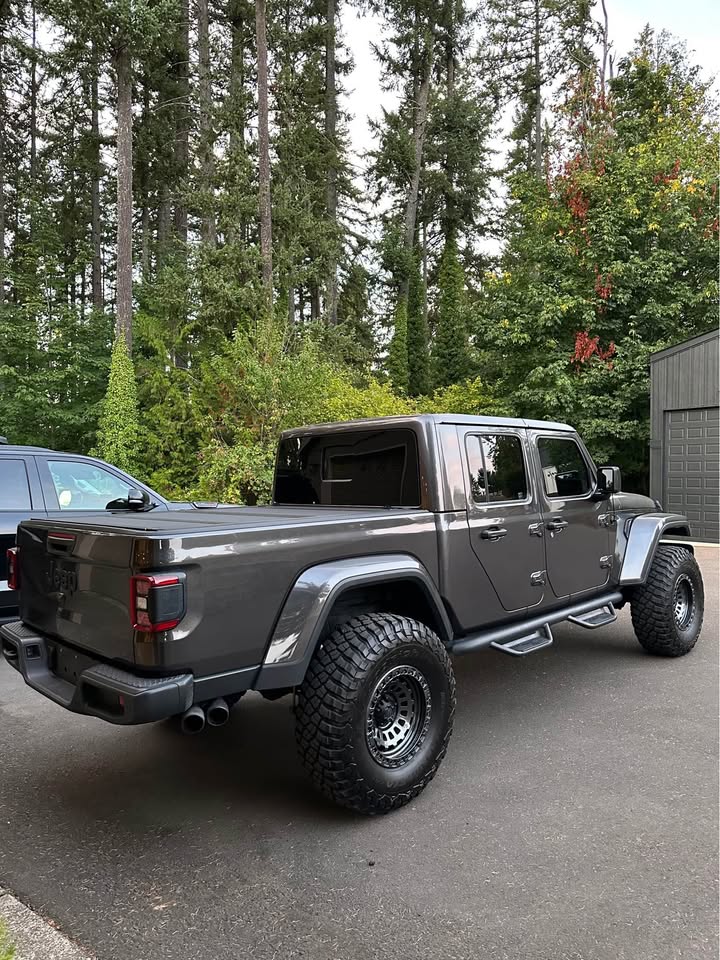 2020 Jeep Gladiator · Overland Pickup 4D 5 ft in Hillsboro, OR (photo 1)