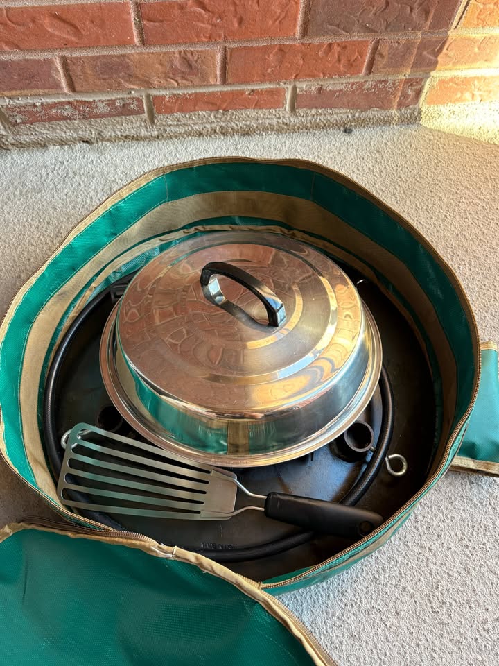 TemboTusk 18" Skottle Grill Kit with Adjustable Legs, Lid, Wind Shield and More in Denver, CO (photo 3) — photo 3
