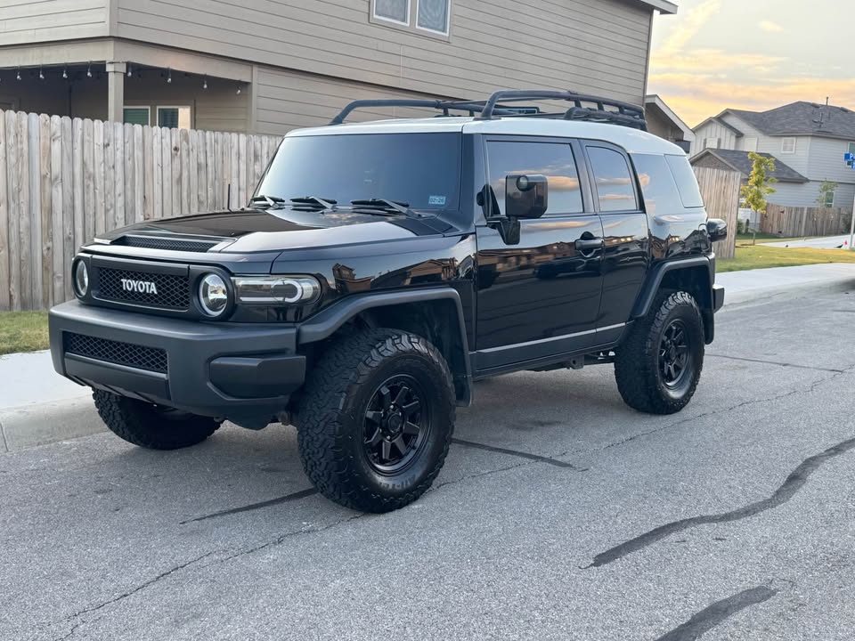2011 Toyota FJ Cruiser in San Antonio, TX (photo 3) — photo 3