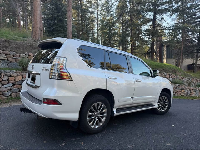 2017 Lexus GX · GX 460 Luxury Sport Utility 4D — photo 3