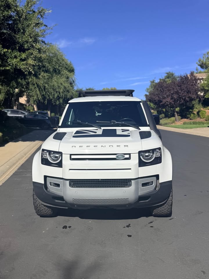 Land Rover Defender 2023 P300 in El Dorado Hills, CA (photo 3) — photo 3